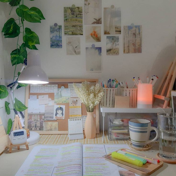 FashionReco's tweet photo. Yuk 2022 semangat ngambis!! 💪📝

🍀✨ Rekomendasi barang2 super lucu untuk di meja belajar agar makin semangat ngambis✨🍀 https://t.co/kt61daqYaA