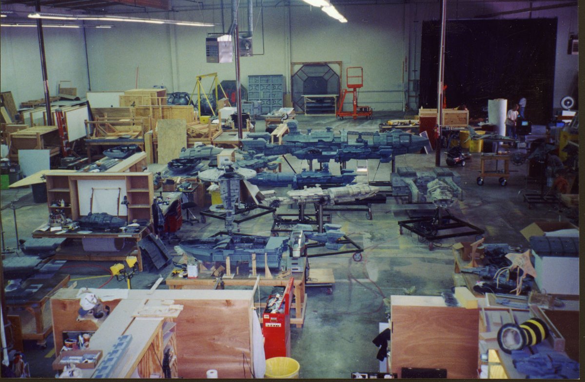 TheSpaceshipper's tweet image. Model shops

↖️Star Wars (ILM, 1977)
↗️Alien (Bray studios, 1979)
↙️Starship Troopers (Thunderstone, 1997)
↘️Moon (2009)