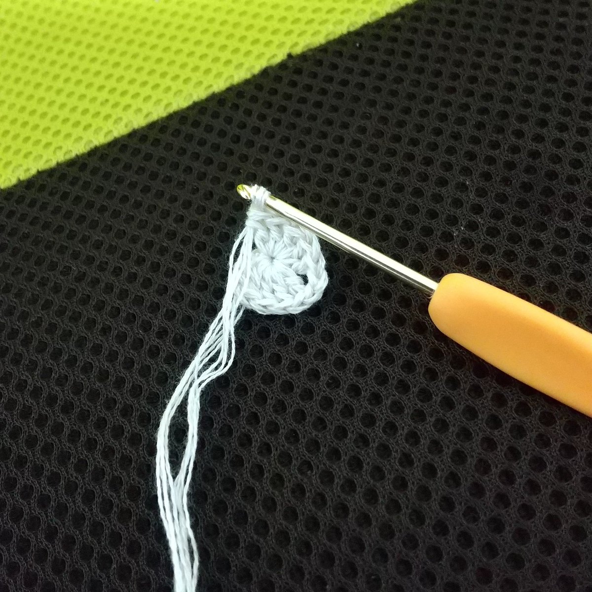 y_m_n_xx's tweet photo. 今日(5日目)から再スタートです。
#Daisychainshawl https://t.co/KAmgFeUAkJ