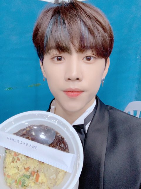 _ma_berry's tweet photo. 오늘 완전 열아홉노에어선우야••• https://t.co/7xXJ8vSIbr