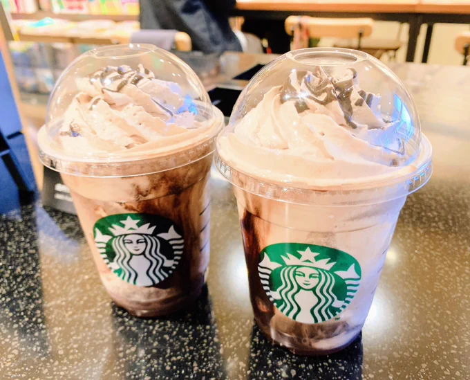 トリプル生チョコレートフラペチーノ🍫🍫🍫
めっちゃチョコ!!うま! 