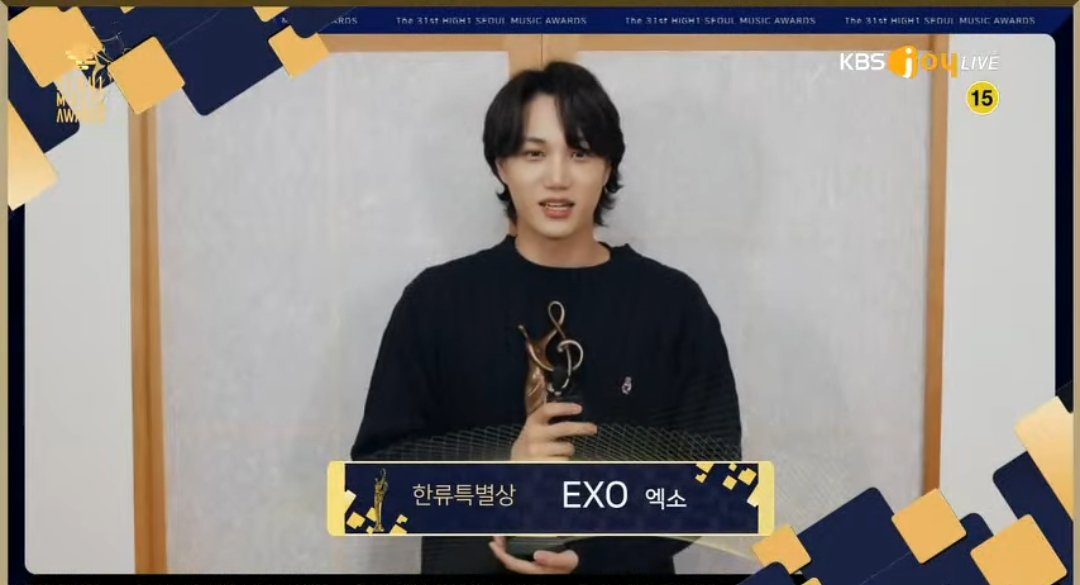 legendsexo_'s tweet photo. EXO receiving awards thought the years they really said "we are one" 🥲 https://t.co/RDxVVhIgnF