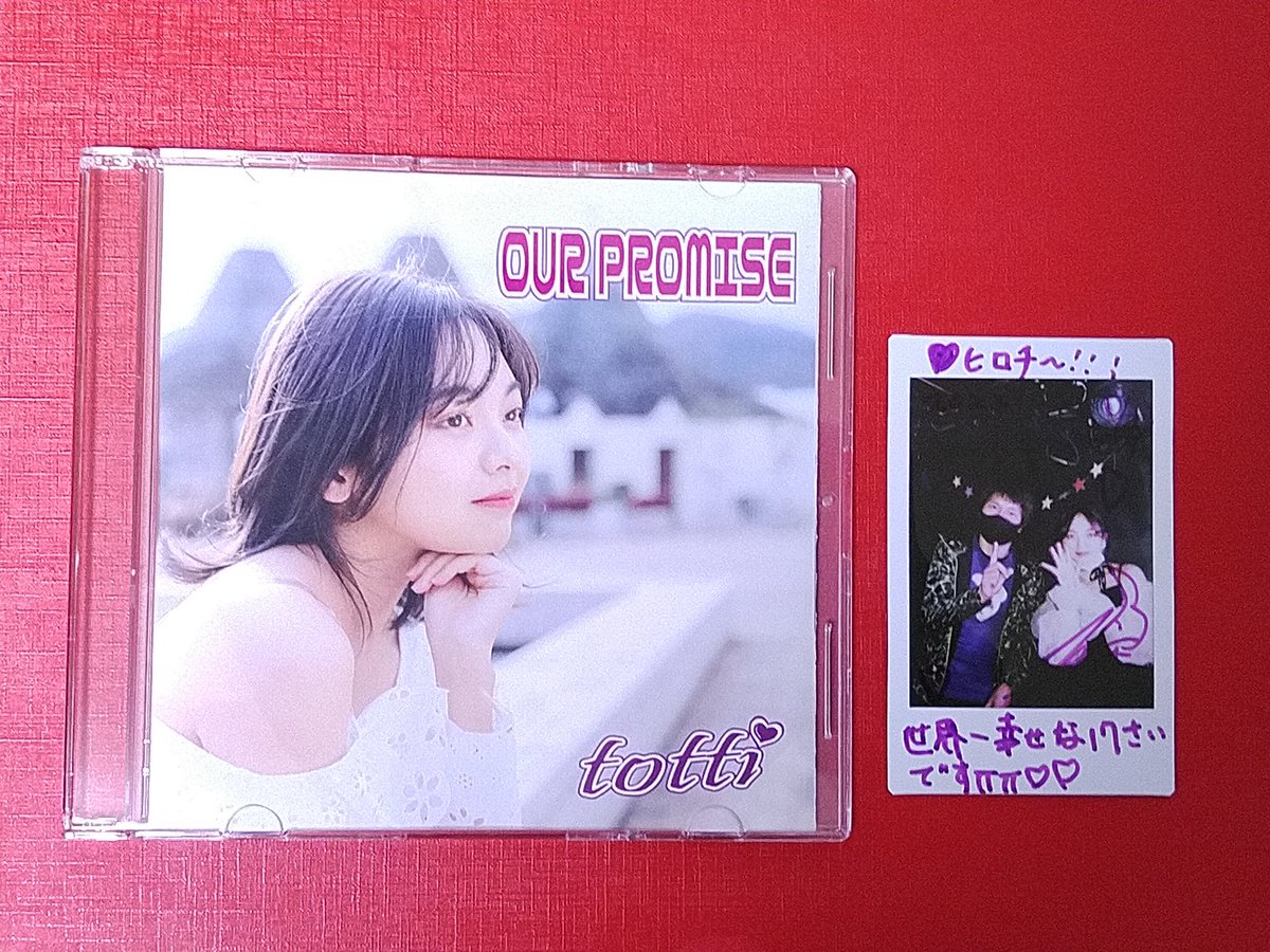 hiroshi_keys's tweet photo. totti、本当に素敵な生誕ライブやったよ！17歳おめでとう🎊
新曲リリースもおめでとう🎉はぴかさんが作ったこの曲、めっちゃカッコいいし絶対沸ける！早くコールOKの世の中になって、ステージとフロア一体で全力で高まりたいね😌

#totti
#OUR_PROMISE https://t.co/9Mm4crf13J