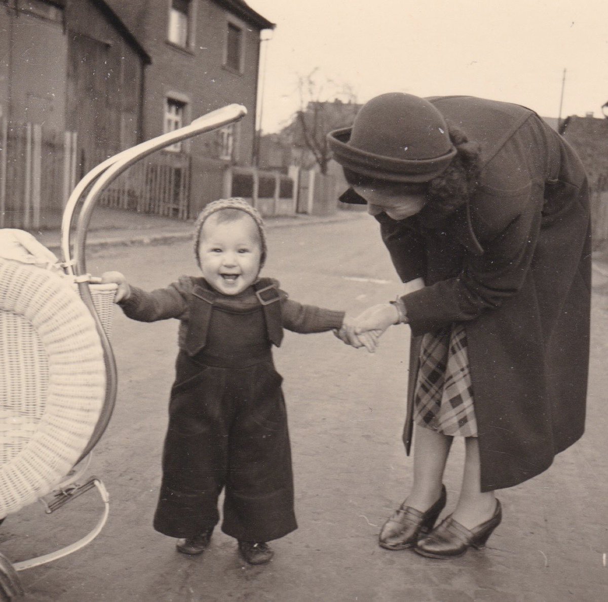 "Bitte recht freundlich, Anfang Jänner"

1952