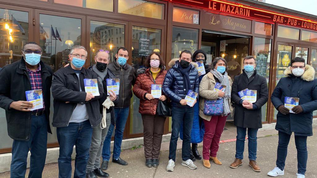 Ce matin tous mobilisés au marché de Chilly Mazarin convaincus qu’il faut changer l’#Europe  🇪🇺pour faire avancer la France 🇫🇷 !