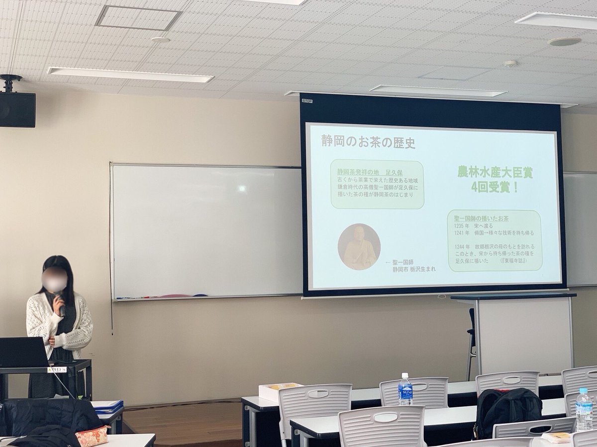 今年度のプロジェクトである「お茶フェス」の最終発表会を行いました🍵✨
静岡県内のお茶銘柄の分布や、お茶を使ったお菓子🍪、お茶の歴史などを調査しました〜！！☺️

再来月に行われるトコハ未来塾の参加に向けてさらにがんばります💪
#常葉大学 #お茶フェス　#水落交流会