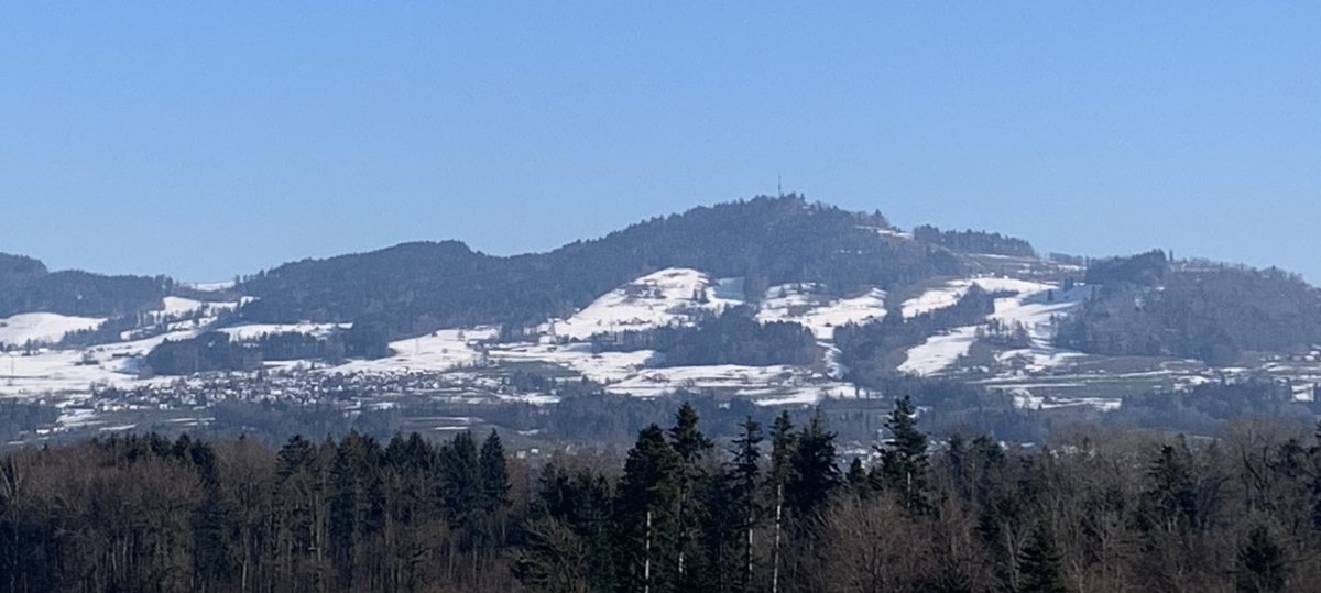 Dr_Meier's tweet photo. Der Zürich Hausberg #Bachtel, für einmal nur aus der Ferne.
#Sonne #Wetter #Hiking #Winter #Health #Gesundheit https://t.co/WUC3xpJOkD