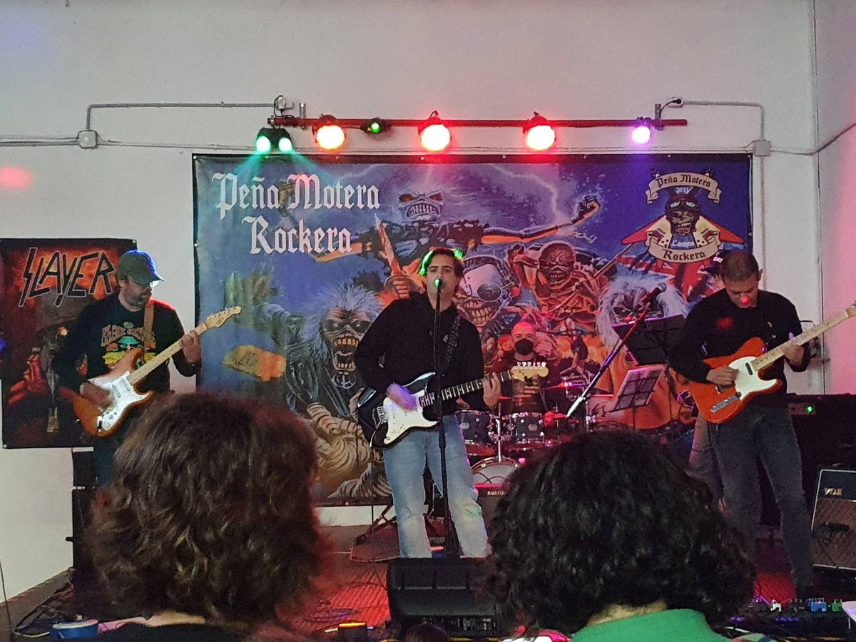 dameduton's tweet photo. Gran concierto el de ayer en la Peña Motera &amp; Rockera de Córdoba. https://t.co/SuIci0dtWu