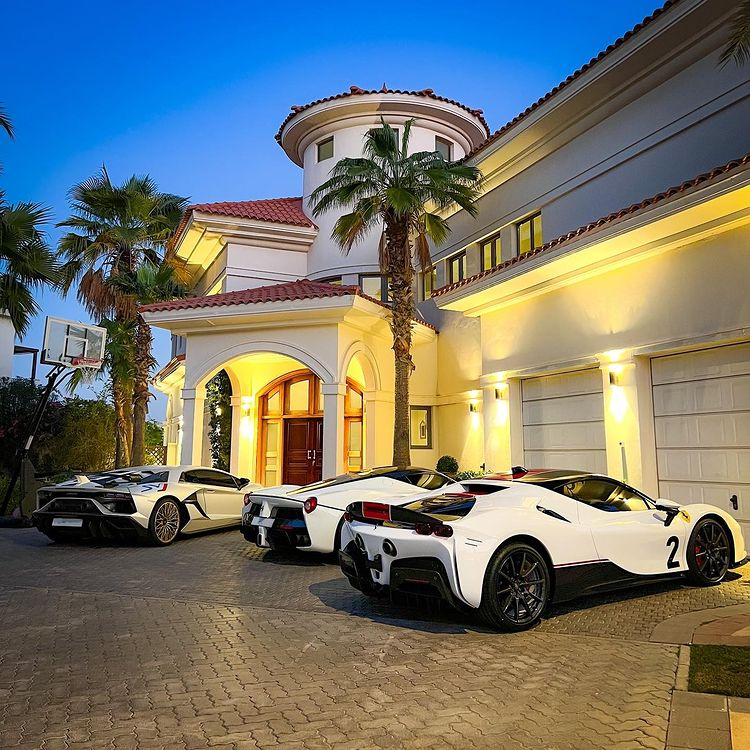 Mansion With Cars Wallpaper