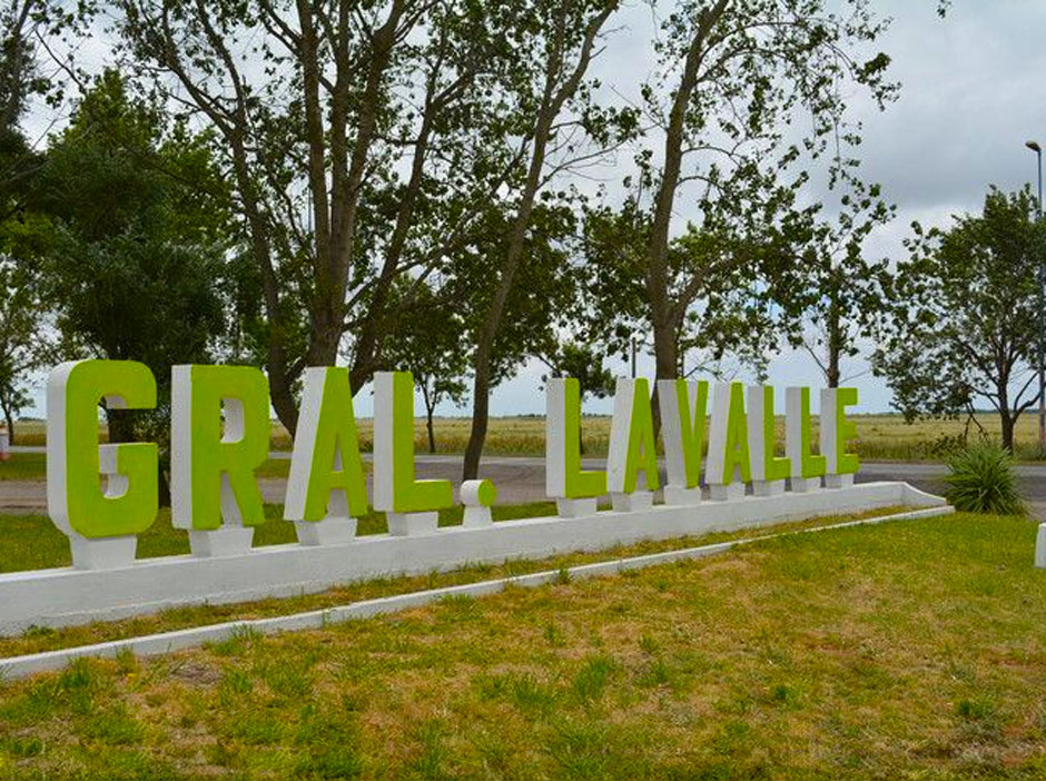 provincia1270's tweet photo. #Ahora hablamos con Gladys Bona , secretaria de Turismo de #GralLavalle, que nos cuenta los atractivos para visitar en esa ciudad.
#VivíLaCosta #DespegaProvincia https://t.co/YO2woVX7Pl