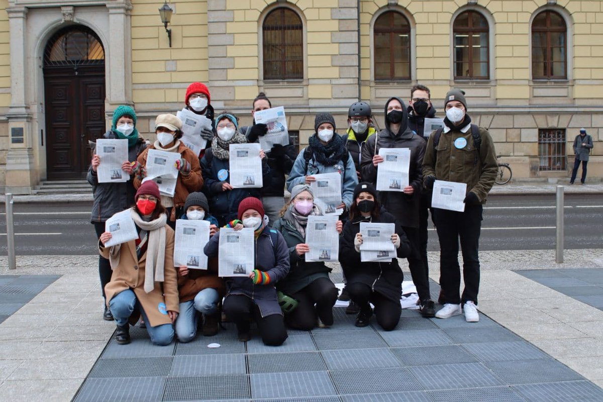 Pressemitteilung 
#luhzeprozess abgesagt: Immobilienfirma United Capital lässt kurz vor Verhandlungsbeginn alle Ansprüche gegen Hochschulzeitung luhze fallen
Hier kommt ihr zur PM: 
luhze.de/2022/01/23/pre…