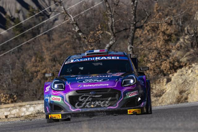 lequipe's tweet photo. Plus de trois ans après son dernier succès en WRC, Sébastien Loeb s'est imposé dimanche au Rallye Monte Carlo. Un pas de plus dans l'histoire, avec ce 80e succès qui fait de lui le plus vainqueur le plus âgé d'une manche mondiale https://t.co/8FBmrZr4I6 https://t.co/JWHhLpfeID