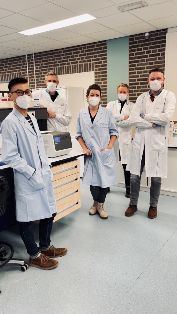 Singleron_Bio's tweet photo. Excited to visit #RadboudUMC this week for the #demo of #singleron manual and automated Matrix #SingleCell #sequencing workflow!
Many thanks to the #MedicalImmunology and #InfectiousDiseases group for their warm welcome! https://t.co/7UZurWEpG6