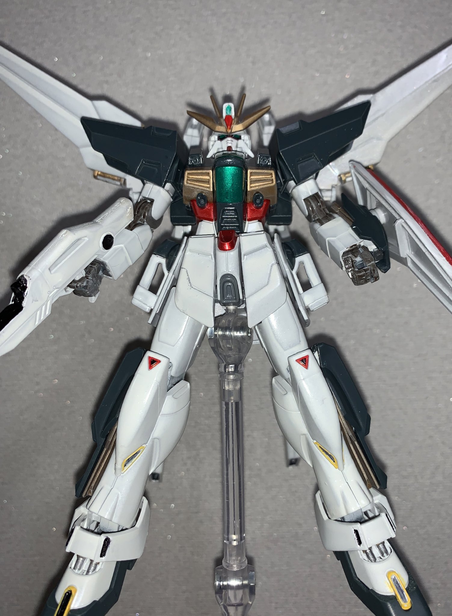 ズッキー ガンプラ改造勉強中 Hgaw ガンダムdx全塗装完了しました カメラやツインアイなど繊細な所も全部塗装 月光に当たって輝いてるイメージで 全体にパールクリアーを吹きかけました ダブルエックス 起動 ガンプラ ガンプラ好きと