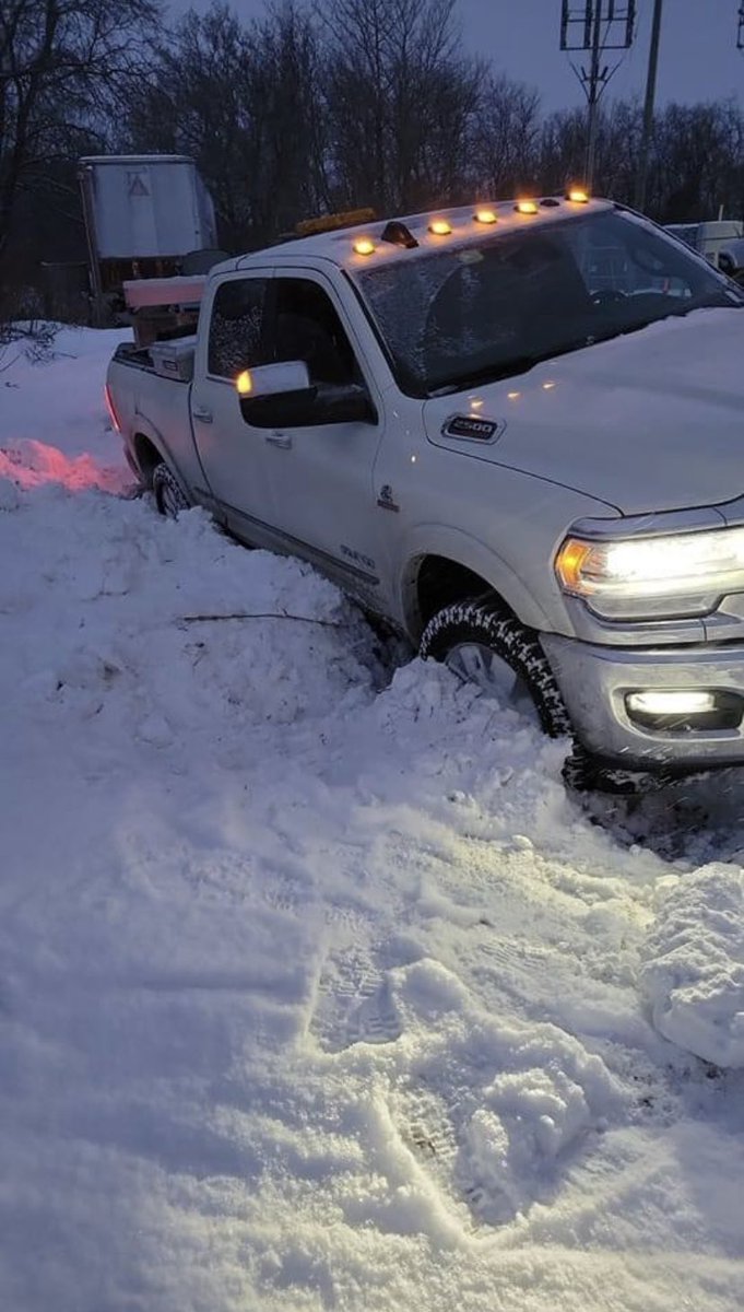TOROFFROAD's tweet image. Recovery request in Cannington. Driver in a p-lot and needs a pull. #stuck #offroadrecovery #ram #truck #snow #tow #peoplehelpingpeople