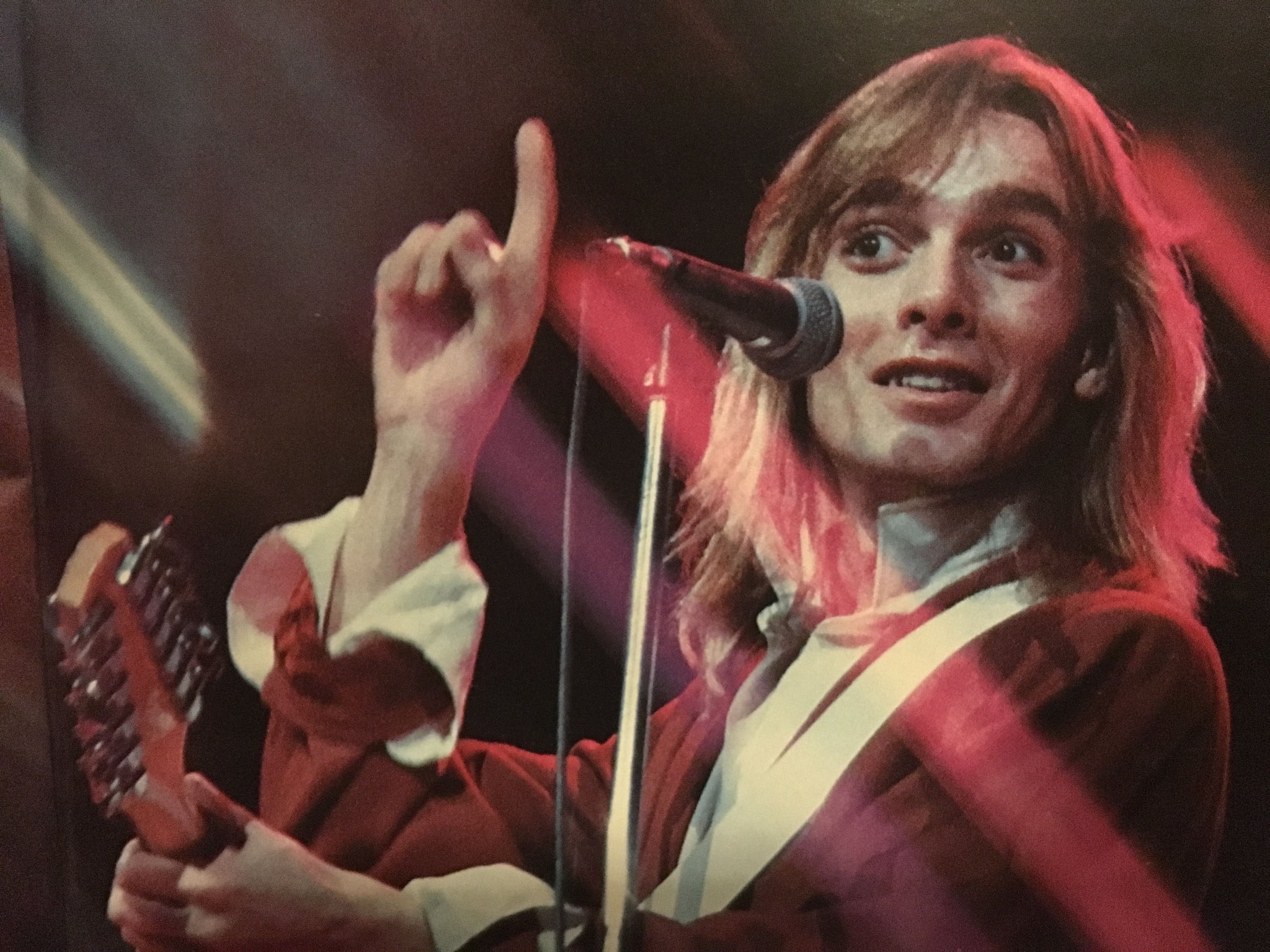 Happy 69th birthday to the great Cheap Trick frontman Robin Zander, who was born on this day in 1953. 