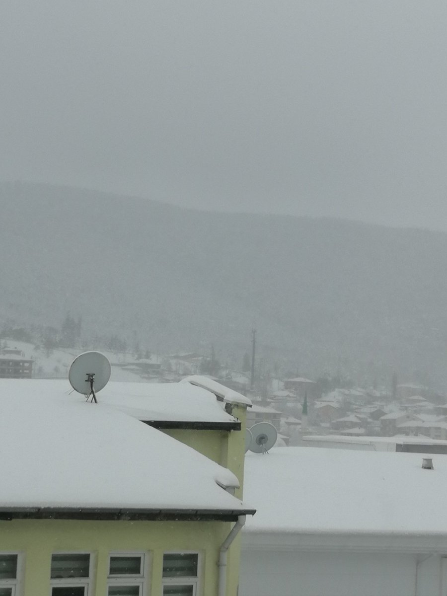 #yobuonlineistiyor
Yozgat'ta durum bu. Yollar sıkıntılı. Şu pandemi ortamında okula nasıl ulaşacağız muamma.
#bozoküniversitesi
#OnlineEğitim
#yobueonlineistiyor