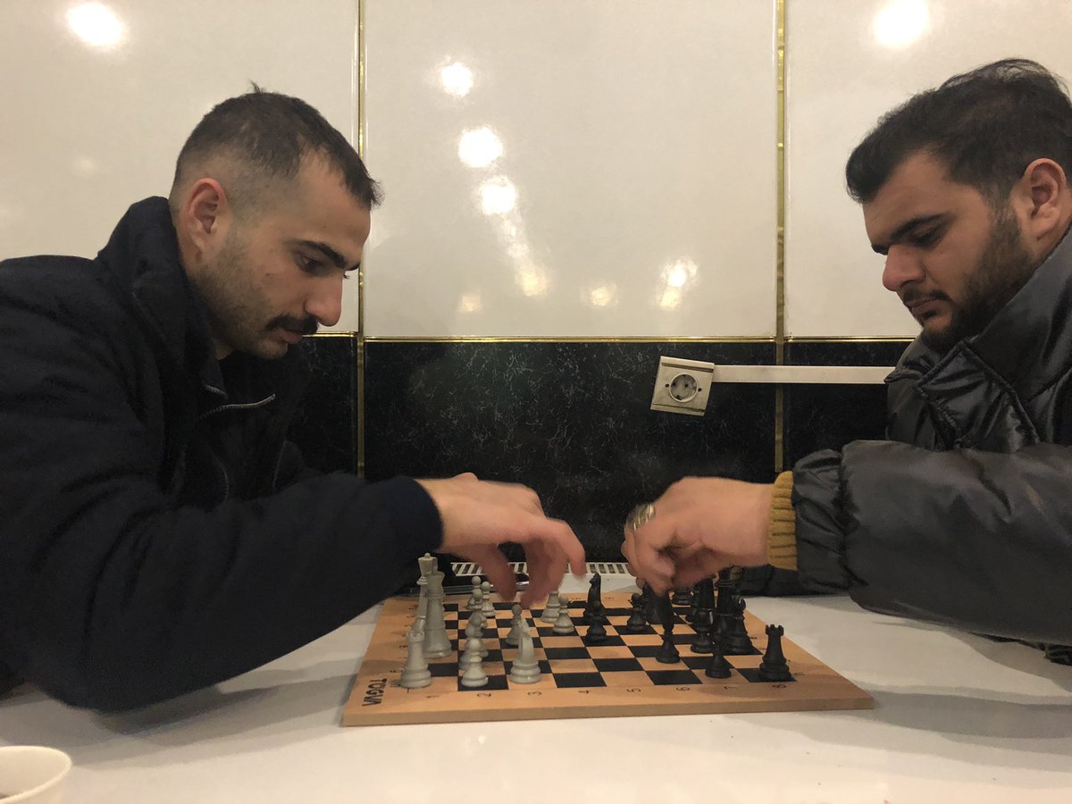 AgriTugvaUni's tweet photo. Final Haftasında en güzel nasıl kaliteli vakit geçirebiliriz  dedik? 🤔🤔
Abilerimizle 👨‍👦‍👦satranç ♟ oynayalım dedik.

İl Yönetim Kurulu üyelerimiz ile Üniversite ekibi arası satranç turnuvası düzenledik.📶

Elbette kardeşlik kazandı …🏆 ✅🎯 
Hal Saha  rövanşında sıra ⚽️😎 https://t.co/54etTjWjle