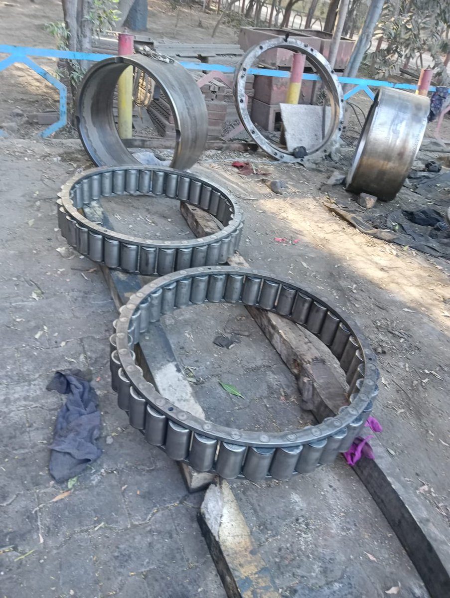 sujeet_new's tweet image. null mobail no do apna