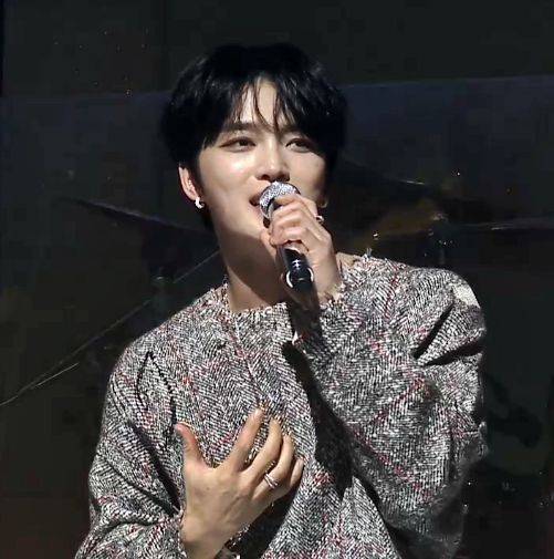 ponettes's tweet photo. Thank u for the awesome J-party @bornfreeonekiss 😍U were so busy but u made it happen🙌I loved the talk segments, songs, ur beautiful smile and subtitles that let me understand everything u said🥰 U're an amazing artist and person, love u lots❤️
#Jaejoong #ジェジュン #Jparty2022 https://t.co/RRL0FWO8CT