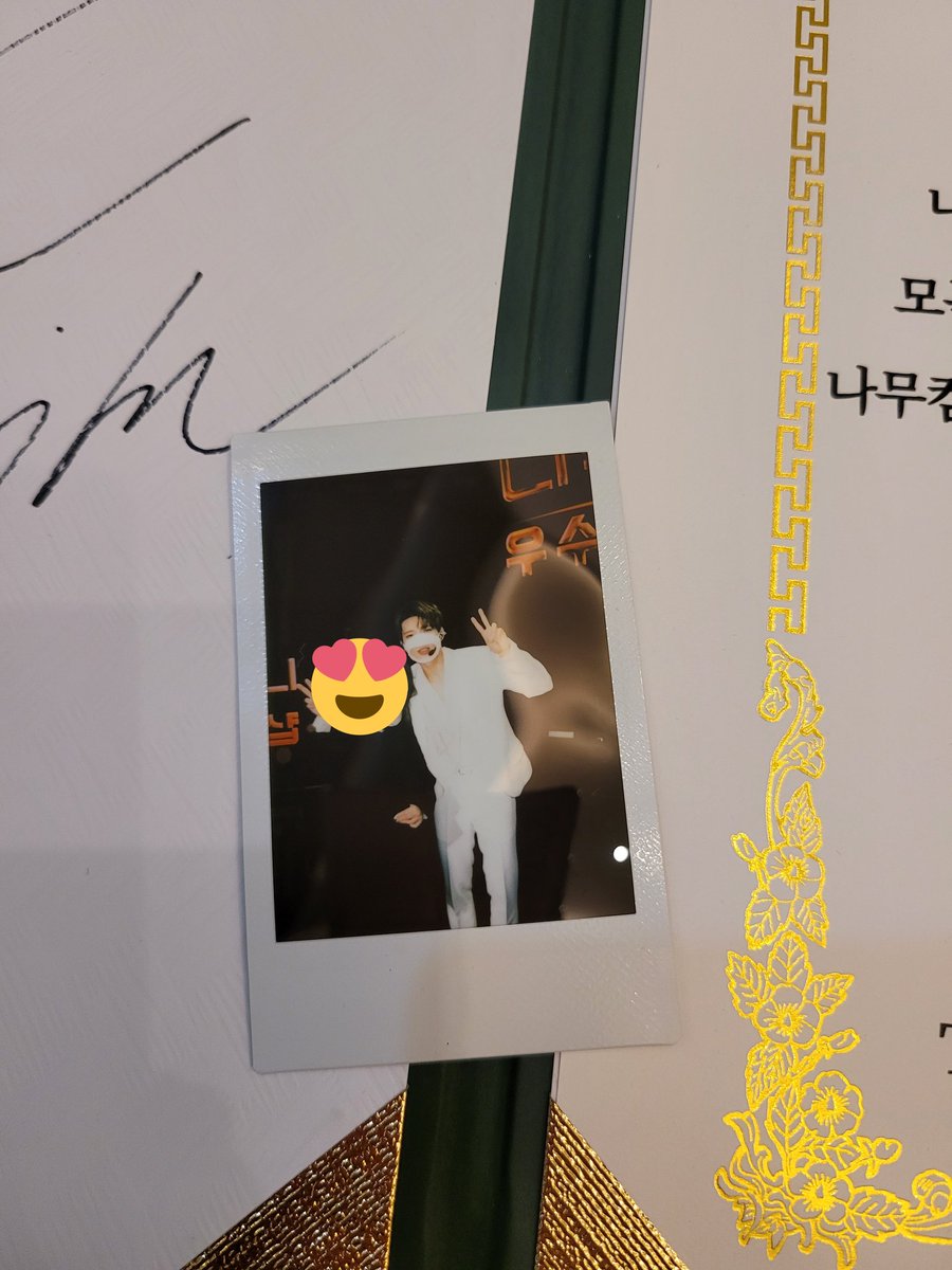 leeehge's tweet photo. 221023  나무컴퍼니 신년워크샵
헐  나 우수사원 됐어?!  나무 소멸 직전  얼굴  영접했다는... 진짜  넘 대박 영접...   악수도 했는데  손은 씼어서 ㅜㅜ 어쩔
#나무컴퍼니 #신년워크샵 #남우현 #우수사원 https://t.co/L0nDsml1Ya