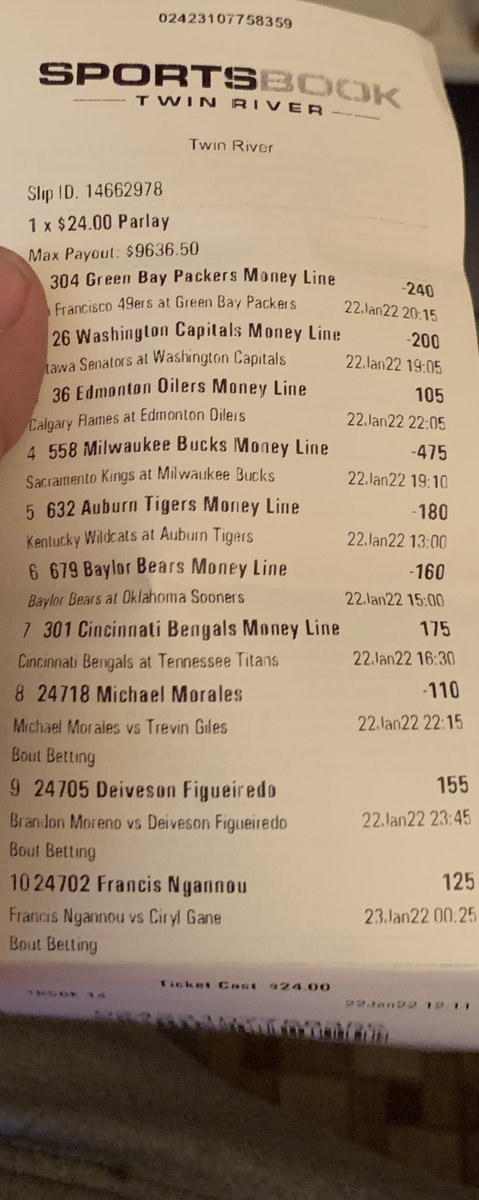Perky0361's tweet photo. I hate the @packers . I hate you @AaronRodgers12. I hate gambling. I hate my life. Hope this makes you feel better if you are having a bad day. @BSSAdvisors @BarstoolBigCat @notthefakeSVP #BadBeat #KillMeNowPlease https://t.co/mw6xKssWXM