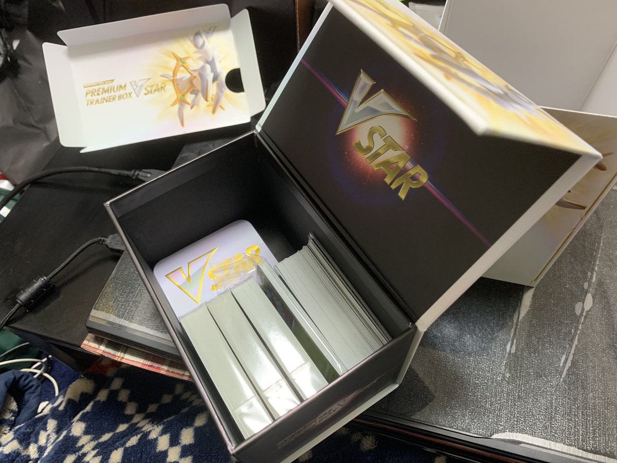 Ryu_Neel's tweet photo. ついにポケモンカードに手を出してしまった
そして中身の20パックの結果、友達曰くアルセウスやドンカラス引けてるしかなり良い方との事 https://t.co/DeIYRKOLJq