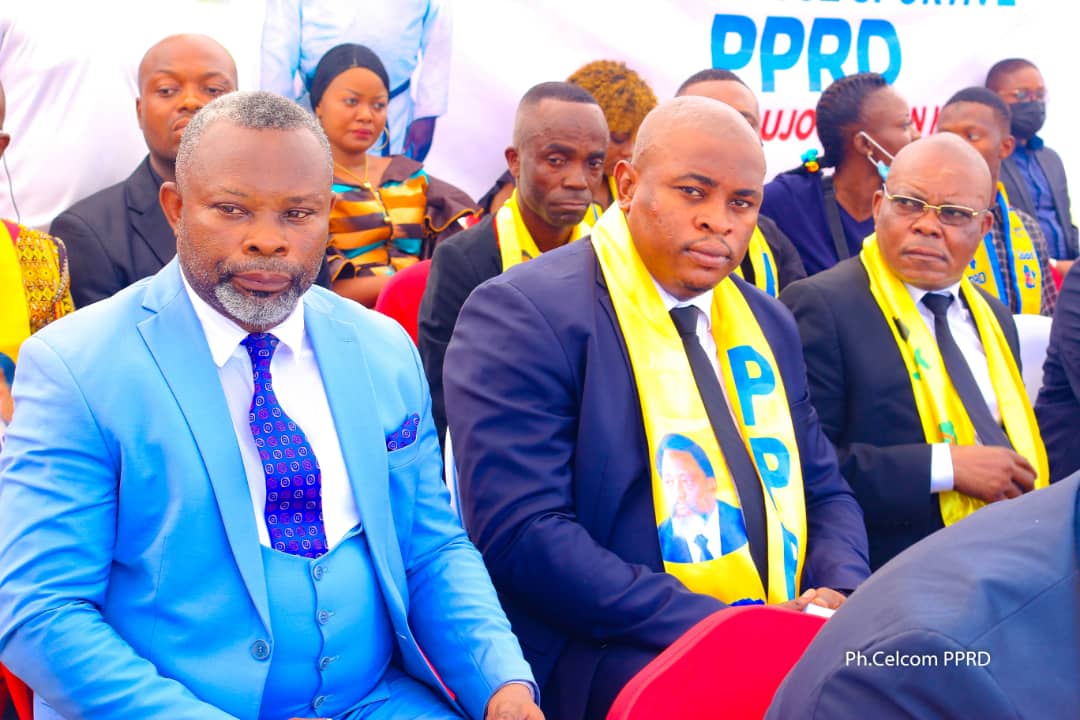 BilemboC's tweet photo. INFOS PPRD

Le secrétaire Permanent E Ramazani SHADARY a rendu son dernier hommage au grand Soldat  Le camarade Mtre NGOTSHIMA . 

 PPRD VIVA https://t.co/chgbAq7IGL