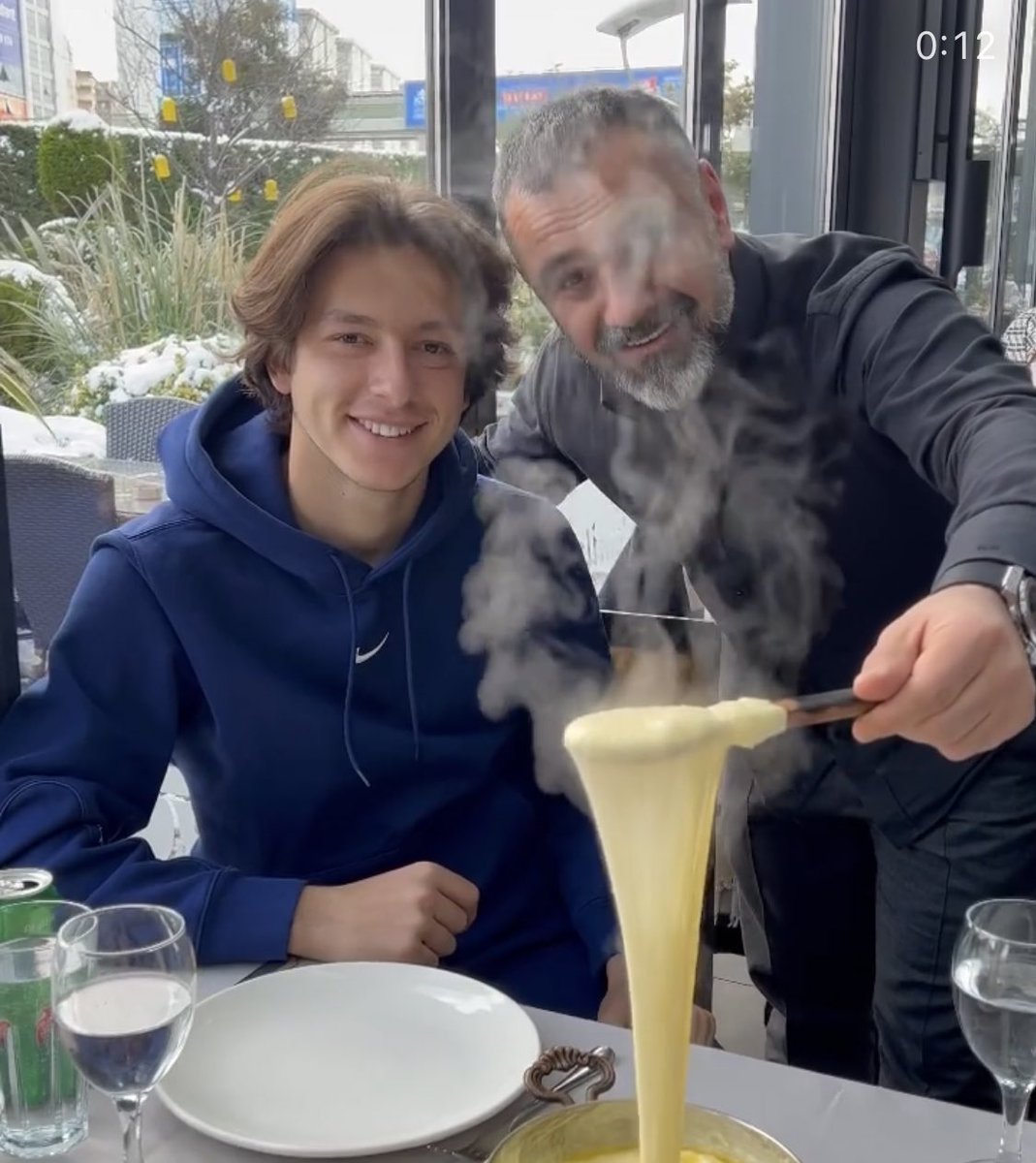 ertansuzgun's tweet photo. Metin Abi, İstanbul’da bulunan Enis Destan’ı Cemil Usta’da ağırlayarak Trabzon öncesi alıştırma turlarına başlamış 😅 https://t.co/8WfZN9FnvC