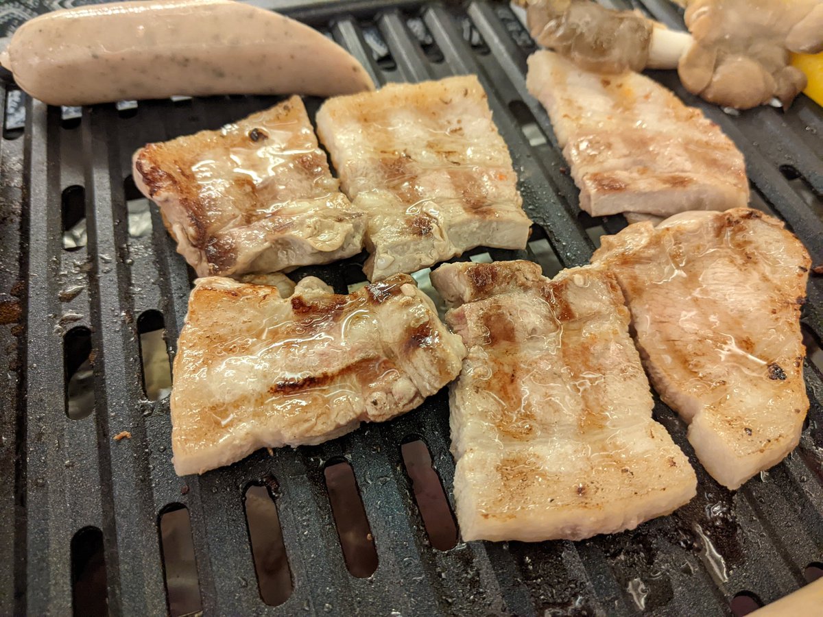 BlueHeartsUWS's tweet photo. #LockdownBBQ
#Heaven
#HongKongLockdown
#dinnertime
#香港ロックダウン
#家焼肉 https://t.co/eE3iDbIfsL