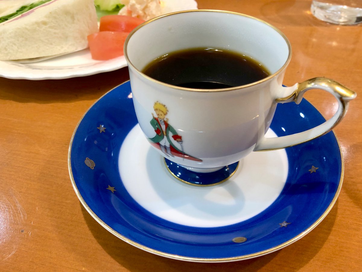 yuchi_7029's tweet photo. 昨日のこと.
珈琲屋さんの珈琲飲んだよ☕️
実習行く時に使うボールペンとメモ帳購入！
服も久々に上下買って諭吉3人飛んでった💸 https://t.co/zvyVgBOH7a