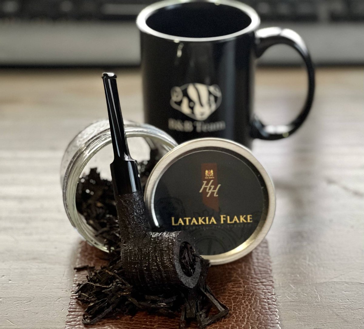 BadgerandBlade's tweet photo. Member 'Isaac' sets the tone for the day with a straight billiard and some Latakia Flake, and his mug's not bad either.😉
https://t.co/8b63rLFrJS
#pipeoftheday #macbaren #pipes #pipesmoke #tobacco #brownleaf #menslifestyle #pipelife #pipes #pipecommunity #billiardpipe https://t.co/rK10cYzNjG