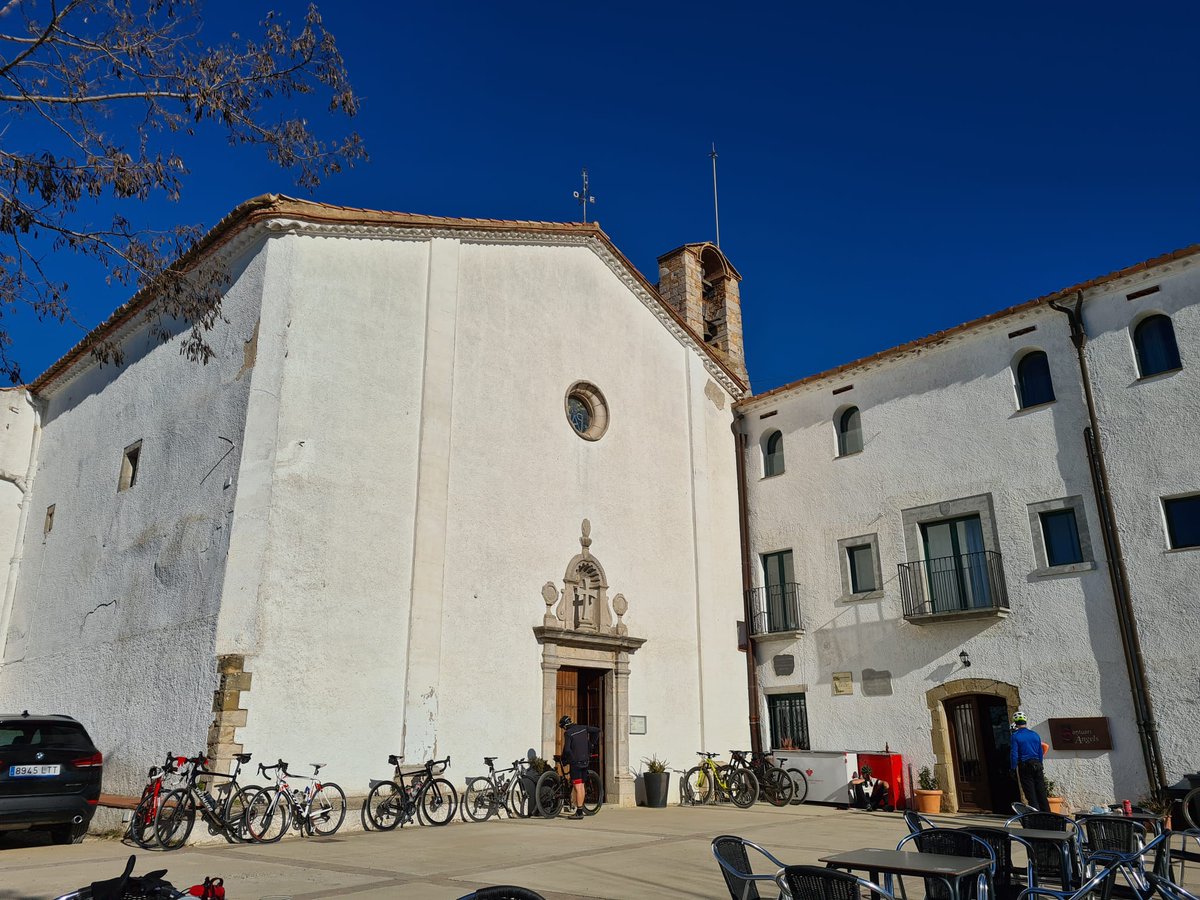 miquelsola's tweet photo. Avui #quantumbtt ha participat en l'homenatge a la Tina Vilanova, la ciclista morta per un conductor begut el 30 d’octubre passat. Després hem aprofitat que la carretera estava tallada per pujar tranquil·lament fins a Els Àngels. @miquelduran @paubesalu https://t.co/6yWzZdf3WS https://t.co/daC1gMAMOI
