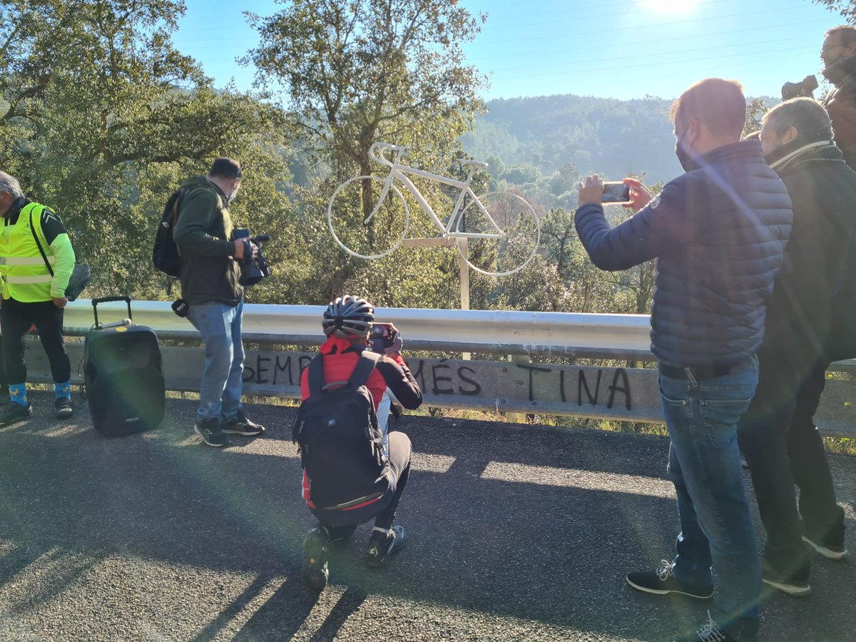 miquelsola's tweet photo. Avui #quantumbtt ha participat en l'homenatge a la Tina Vilanova, la ciclista morta per un conductor begut el 30 d’octubre passat. Després hem aprofitat que la carretera estava tallada per pujar tranquil·lament fins a Els Àngels. @miquelduran @paubesalu https://t.co/6yWzZdf3WS https://t.co/daC1gMAMOI
