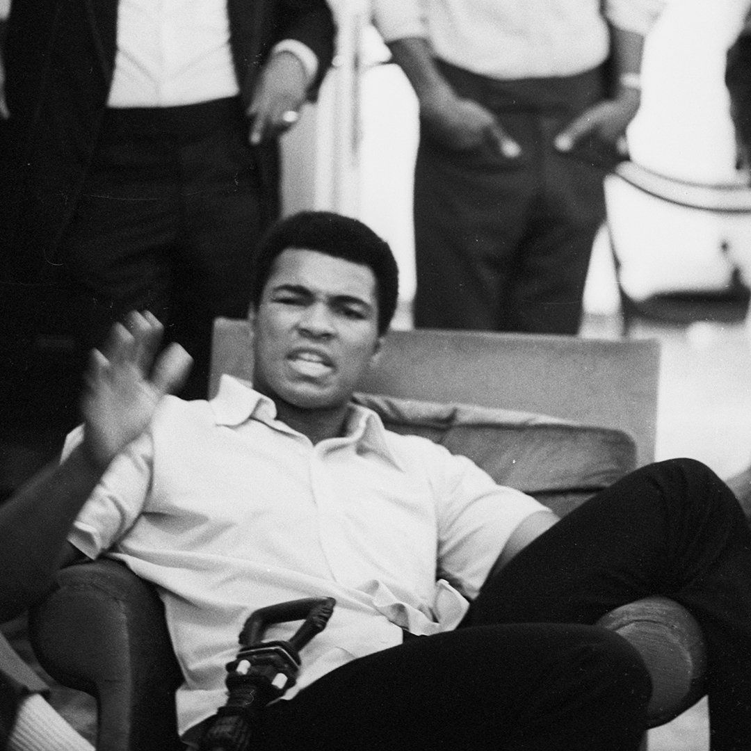 “If you even dream of beating me you'd better wake up and apologize.” - #MuhammadAli 

#Champion #GOAT #Icon #Boxing