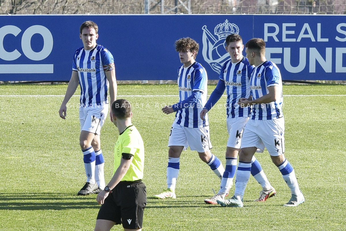 Giobatista19's tweet photo. FINAL | @RealSociedad C 1-0 @realracingclub B
Victoria del segundo filial txuri urdin en un partido tenso y disputado.
⚽ @KortajarenaIker 23'
#SegundaRFEF #RealSociedad #Zubieta #RealC #RealRacing #RayoCantabria https://t.co/dQB169q860