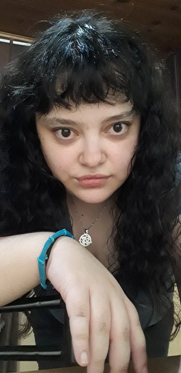 Floremziah's tweet photo. Nuevo corte de pelo 🙃
#haircut #NewPic #Tweet #girl #hair #whynot https://t.co/hLR6JLEut9