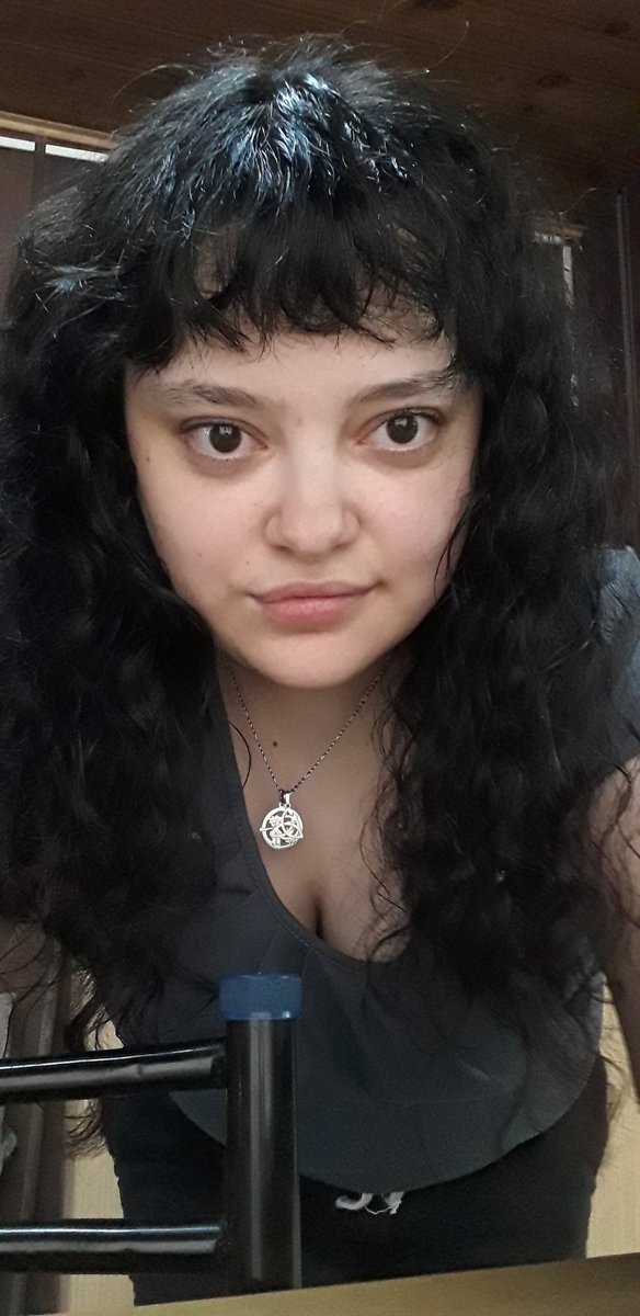 Floremziah's tweet photo. Nuevo corte de pelo 🙃
#haircut #NewPic #Tweet #girl #hair #whynot https://t.co/hLR6JLEut9