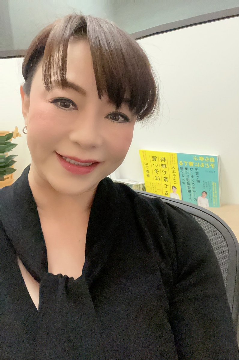 irienobuko's tweet image. いつも熱気がある虎ノ門のCIC TOKYO も、日曜日の夕方はひっそり。
私もおうちモードでごそごそ、郵便物の整理。DXでベーパレス推進ですが、手書きのお手紙は味があるなぁ、なんてしみじみ感じてます。ご意見などを頂いてありがとうございます！#CICTOKYO #虎ノ門