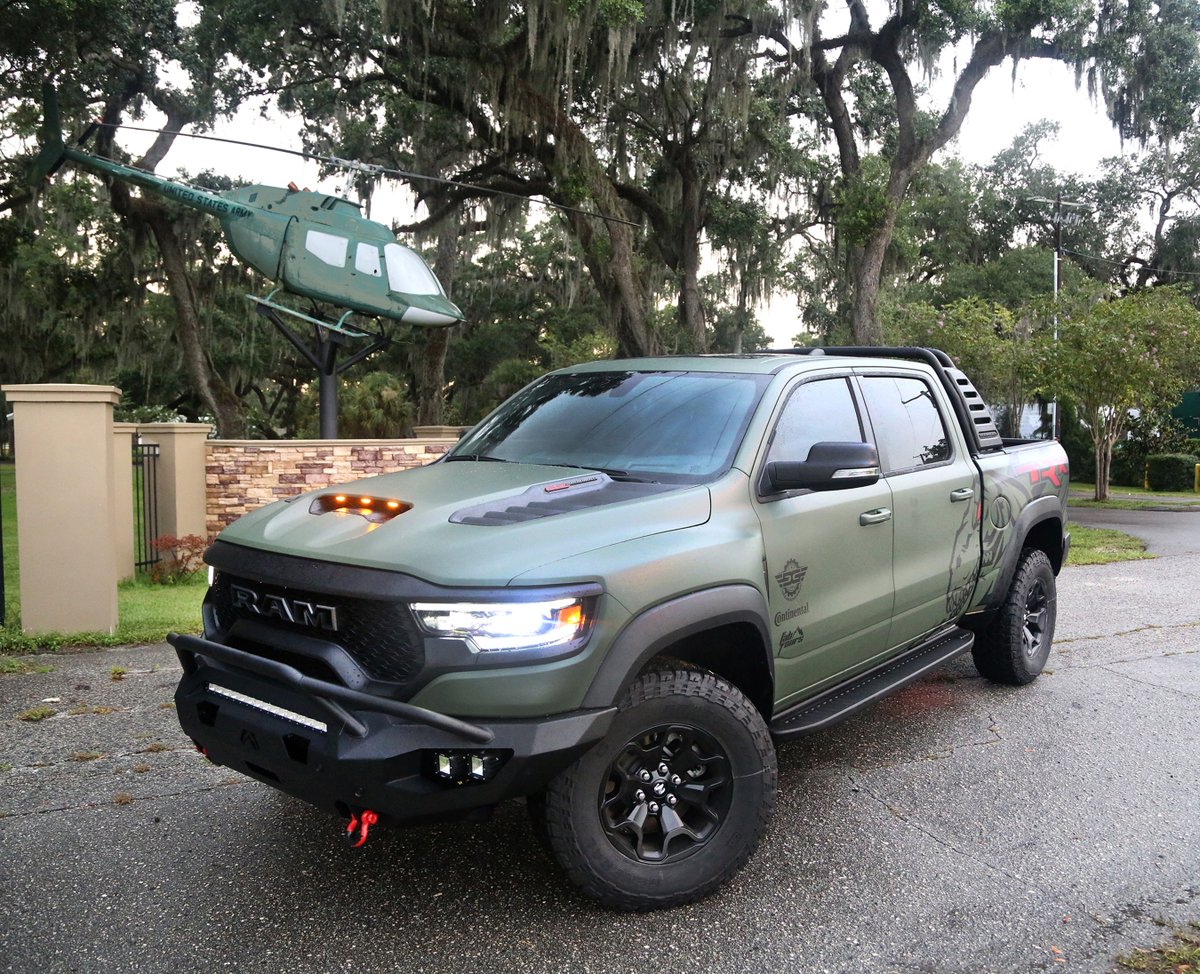 DreamGiveaway's tweet photo. REMINDER for today: We'll be out at the Festivals of Speed in Vinoy Park in St. Petersburg, FL. We'll have the Hellcats, TRX, Telsa and more! Drop by and say "Hi" , grab some pix and enjoy the brisk weather!
#FestivalsofSpeed #DreamGiveaway https://t.co/shi8nuZSaF