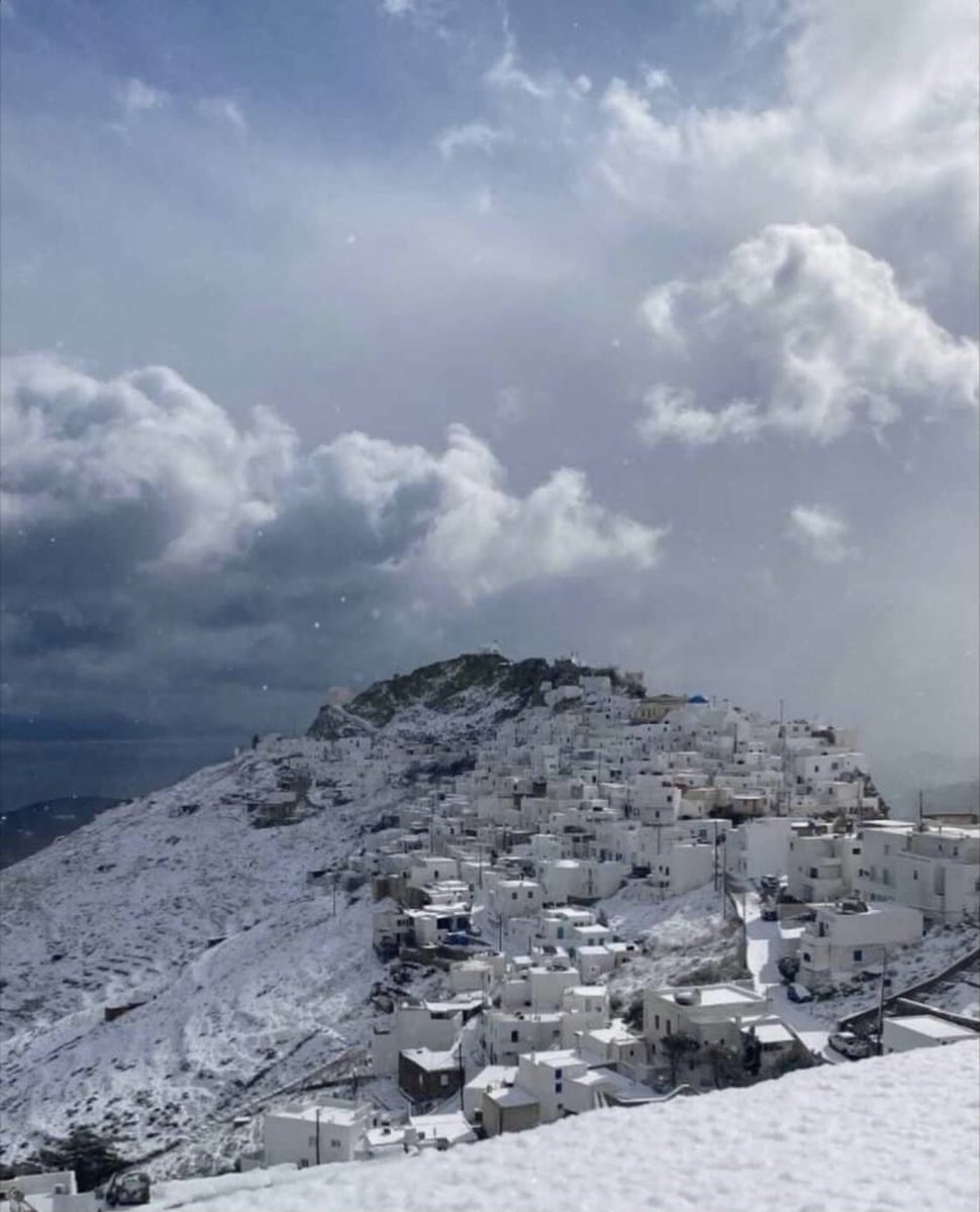 sleepygeor's tweet photo. Δεν είναι κάποιο αλπικό χωριό, αλλά η Χώρα της Σερίφου.
Πανέμορφη εικόνα… https://t.co/r7U2nF8jqT