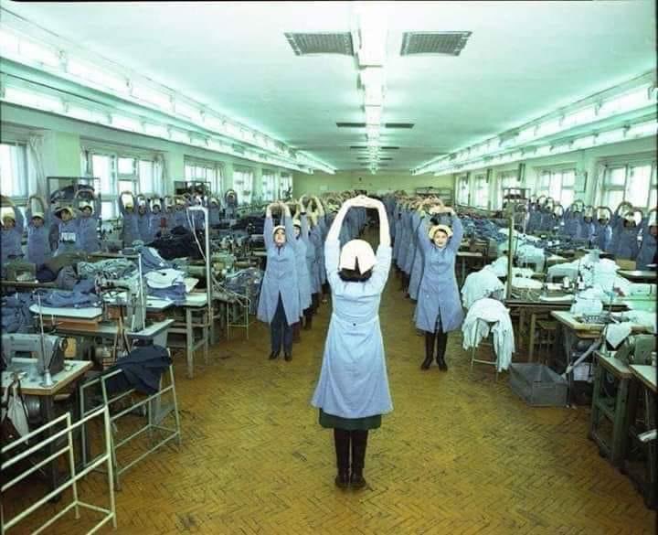 Бүгд Найрамдах Монгол Ард Улс 1989 онд 1000 гаруй үйлдвэртэй 118.000 ажилчинтай байсан.