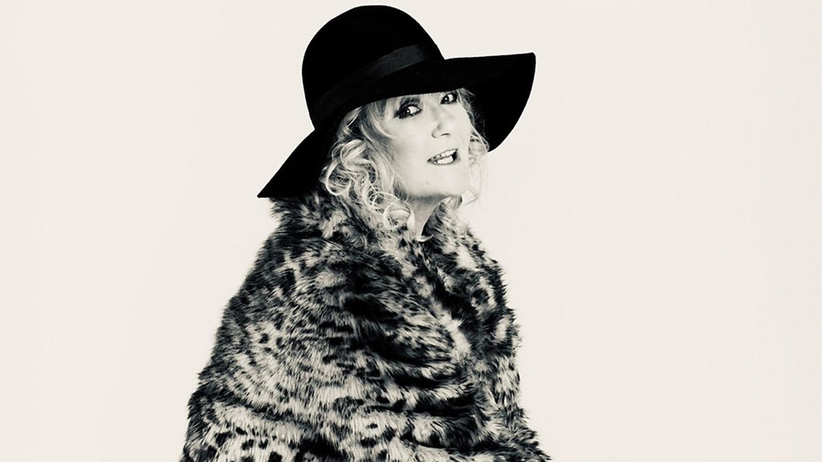 ZoeTheBall's tweet photo. tonight we pay tribute to an incredible lady, the wonderful Janice Long

the special programme, ‘Janice Long: A Life In Music’, is on @BBCRadio2 tonight at 7 o'clock and features tributes from Janice’s family, friends, colleagues &amp; musicians she supported throughout her career https://t.co/cPrcemli0y