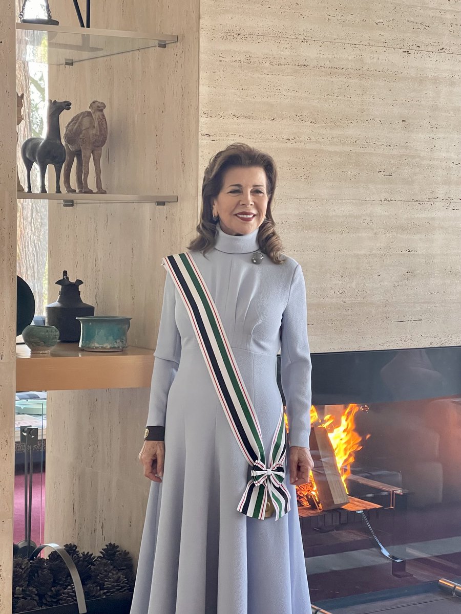 FiryalOfJordan's tweet photo. بكل فخر واعتزاز وتقدير  والشكر، تكرم جلاله الملك عبدالله الثاني ، حفظه الله دوما، بمنحي وسام وميدالية مئويه الدوله الاولى .وهذه لفته ملكيه رائعه لي وجميع من حظوا بذلك. ادام الله الاردن ملكا وشعبا وعقبال المئتين انشاءالله تعالى. https://t.co/4Bv6O5q82W