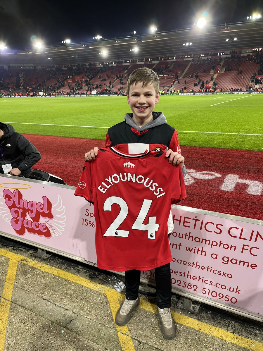 BenIronDad's tweet photo. @SouthamptonFC @Moielyo great result and you made my son smile all the way home!! #COYS https://t.co/0UeuEFxDJg