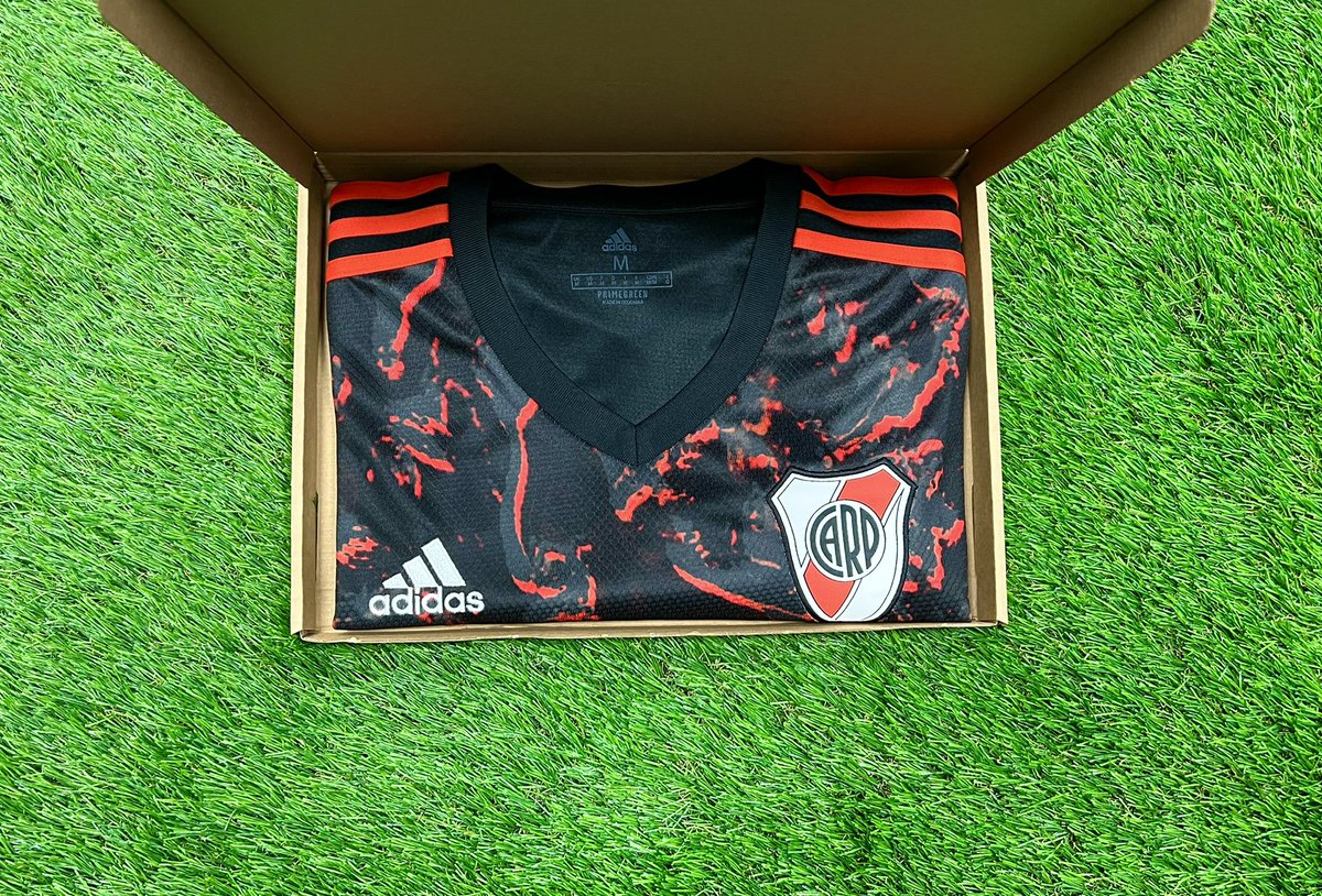 mysteryfootball's tweet image. If Harry Kane scores vs Chelsea today, we will give away a Mystery Football shirt to one lucky follower! 🏴󠁧󠁢󠁥󠁮󠁧󠁿 

To enter: 
1️⃣ RT this tweet
🤝 Follow us

Good luck! 🤞🏻