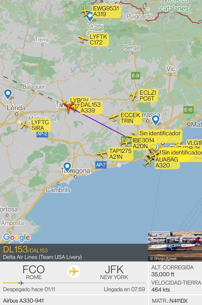 FlightradarCAT's tweet photo. Mireu quin A330 Neo tant vistós que està creuant Catalunya ara mateix. En principi és un dels avions que Delta utilitzarà per transportar els atletes dels Estats Units als jocs olímpics d'hivern de Beijing de l'hivern que ve, pel que em diuen. #transitaeri #transitaeriCatalunya https://t.co/gyxdvbeOrU