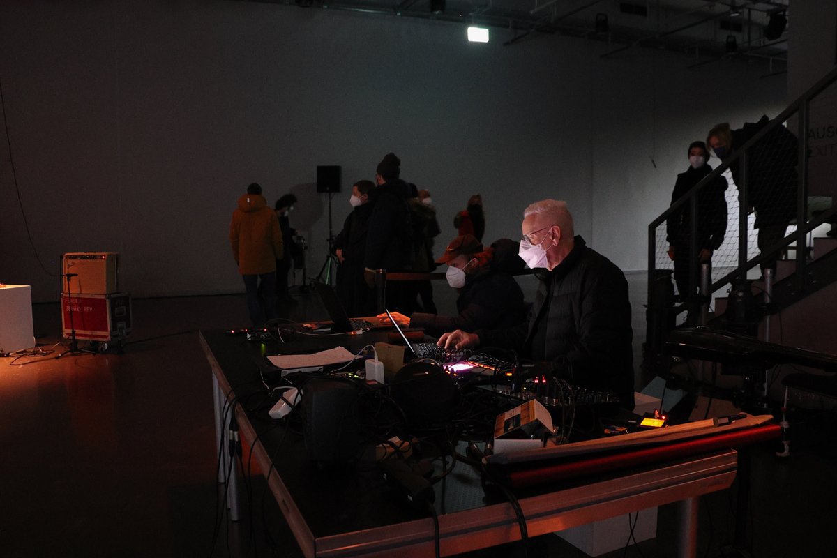 CTMFestival's tweet photo. Bringing along five automated guitars for an intervention with the »Modular Organ System« , Arnold @dreyblatt interacted with the imposing sound installation last night! Photographer Eunice Maurice captured the scene 🎸 Learn more and get tickets via › https://t.co/la3Y9WwCtM https://t.co/MPvwN0Yroq