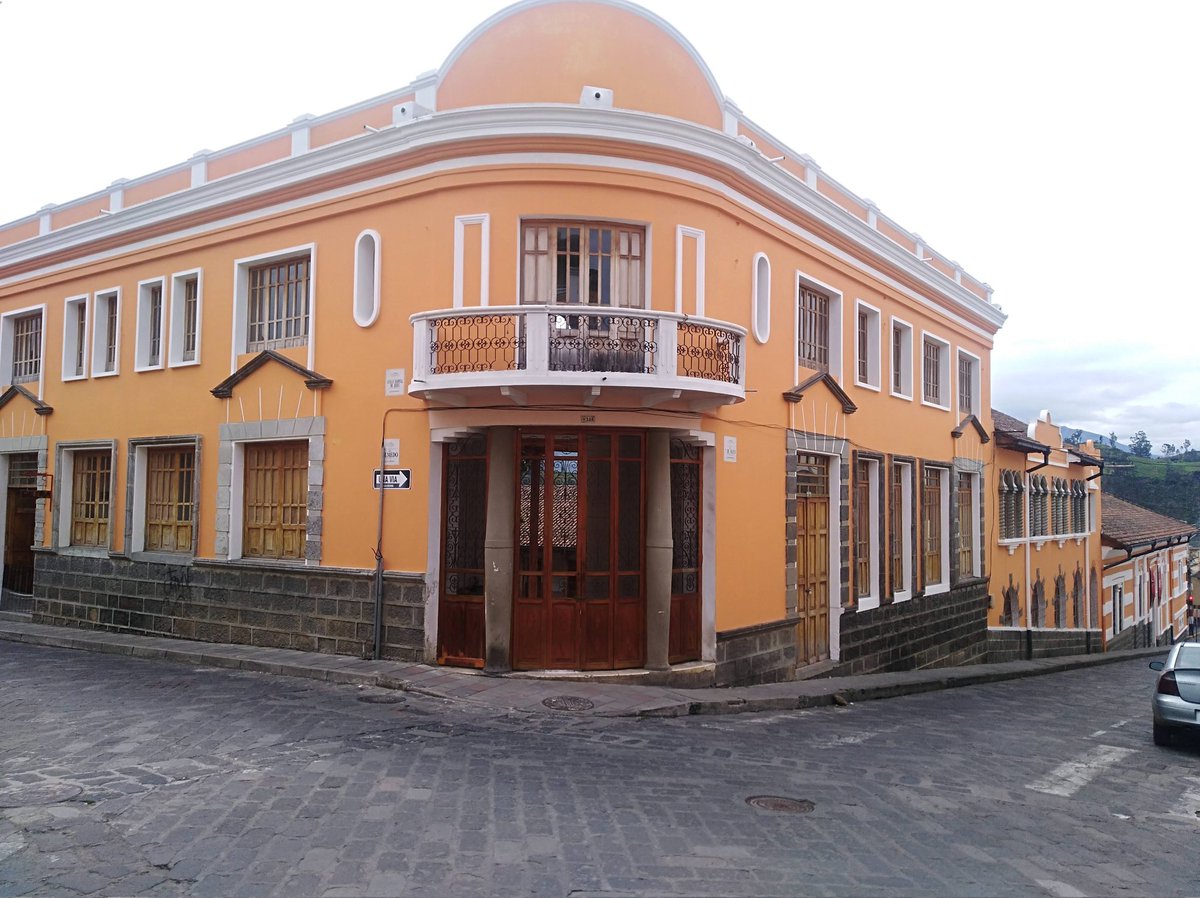 Carlitos_SP1's tweet photo. Centro Cultural Josefina Barba. 
Guaranda - Ecuador. https://t.co/mXbzMZA8eC