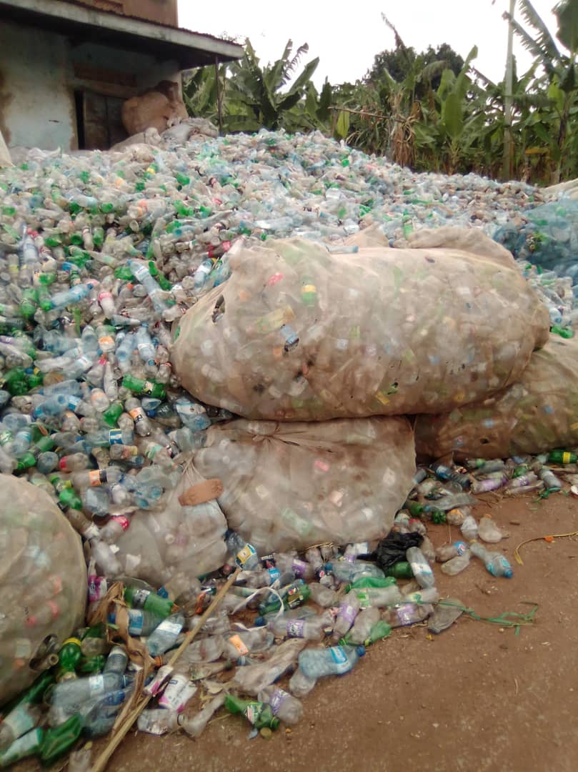 Dr_JibCares's tweet image. What are you doing to end "Plastic-kavera pollution" inline with Eco-Community Restoration @eacgiz @nemaug @UNBSug @min_waterUg @NemaKenya @KigoziMaggie @Sdg13Un @UNEP  @Environment_Ke @Water @SoilHealth1o5C @nwscug . In Uganda, 150 tons are recycled over 600 tons used daily!